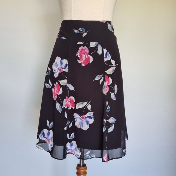 Review She's Lovely Multicolour Floral Flippy Hem A-Line Mini Skirt Size 12 - Picture 2 of 8